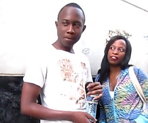 Истински африканки аматьори тийнейджъри диво публично секс видео