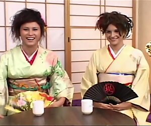 Het gruppsex med fräck japansk brudar Sakura Scott & sayuri