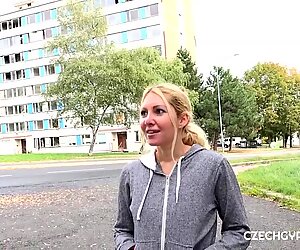 Tschechisch Zigeunerin Vanessa süß mit notgeilem Typen gefickt