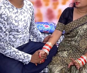 Etelä-aasialainen pari askelessa sisko ja veli vitun rakhia hindin äänen kanssa