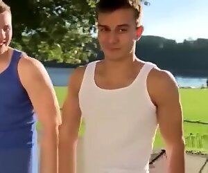Pelosa uomini nudi in pubblico all'aperto e gratis nudo maschio foto fuori e