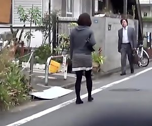 Japanese babe sprays pee