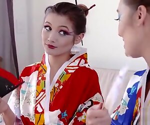 Јапански тинејџери лезбијски гејше маказе