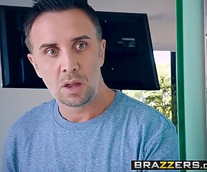 Brazzers - Mommy Got Boobs -  Tipping The Driver scene starr
