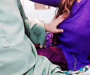Pendżabski żony zerżnięty w noc sylwestrową z czystym dźwiękiem w języku hindi