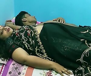 Индийки горещи доведени сестри среднощен секс с доведен брат