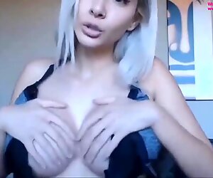 Rambut pirang remaja asia dengan big boobs fuck her dildo