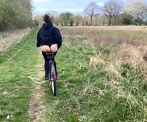 Tinder Girl Fucked Outdoor in Public Nature on a Biketour