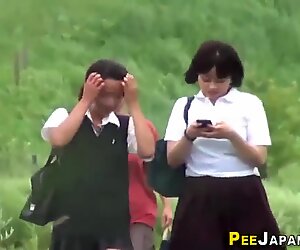 Telhetetlen japán tinédzserek pisi