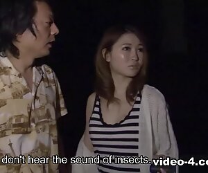 Histoire de fantômes avec Airi Mizusawa et Miho Miyazawa à l'extérieur - japanhdv