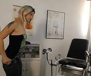 Letsdoeit - καυλιάρα γερμανίδα ξανθιά εξαπάτηση into sex at the γυναικολόγος