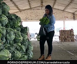 Carne del mercado - melengkung perempuan bangsa latin berminyak up and terbentur
