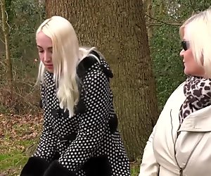 Dva Blondýny lesbičky dámy těší Lízání prče