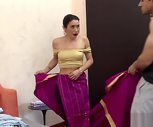 Bangsa india hot bhabhi gets her pussy and asshole fucked hard by young budak lelaki