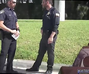 Policja pieprzy geje nastolatka film i mężczyznę podejrzanego o saksofon w biegu, robi się głęboko