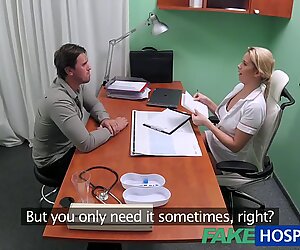 Fakehospital sköterska hjälper hingst att få erektion
