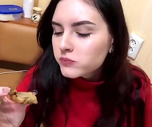 Alyssa quinn liebt indischen cumcake und frisst alles sperma vor freude auf