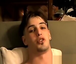 Joven hombre gay desnudo en chicos blancos calientes con cabello largo punky heterosexual joven
