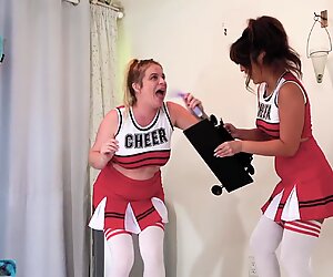 Cheerleaderki tryout seks maszyna