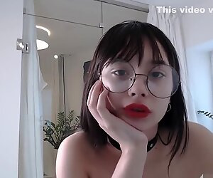 Cachonda asiática baila sexy y se desnuda en el estudio pt9