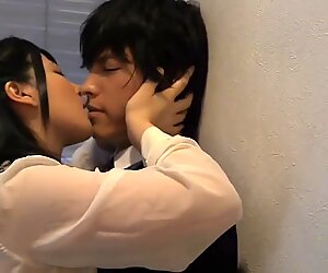 Asia fille d'université couple sex in bureau suits